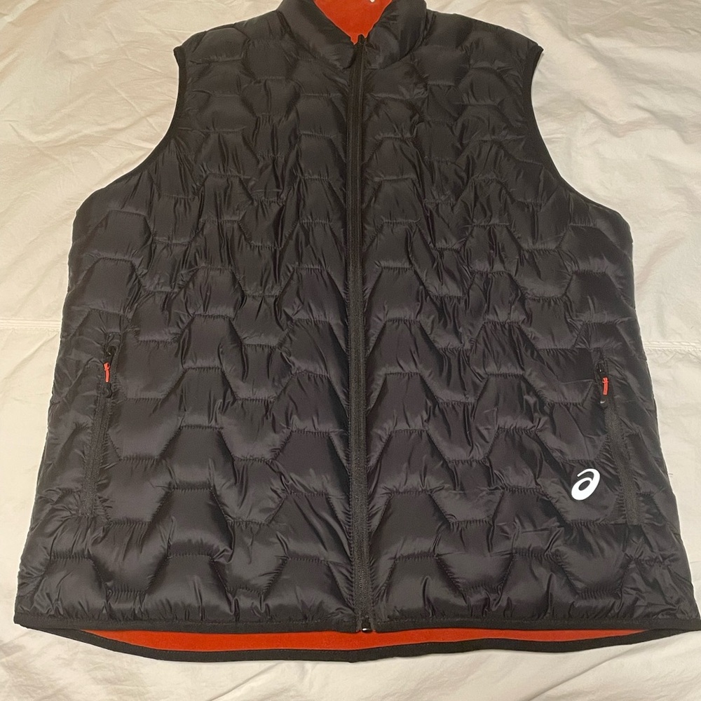 NWOT  Men's L Black and Orange Puffer Vest running quilted reversible
